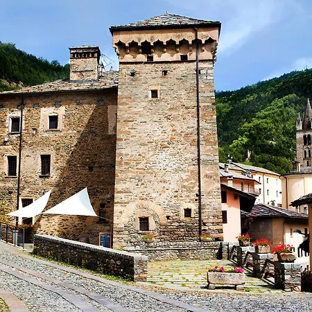 Castello Dei Signori Di Avise Maison d'hôtes Aoste